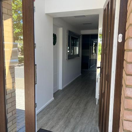 Studio In Private House Near Central Milton Keynesアパートメント エクステリア 写真