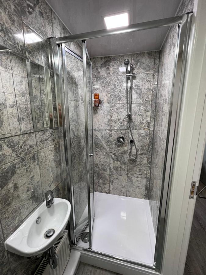 Studio In Private House Near Central Milton Keynesアパートメント エクステリア 写真