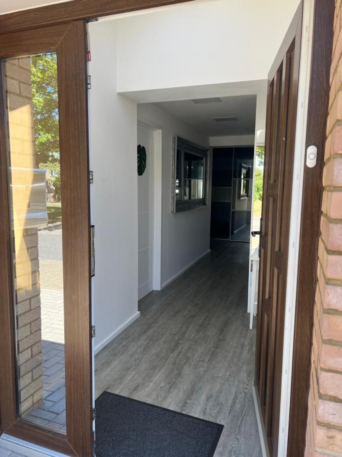 Studio In Private House Near Central Milton Keynesアパートメント エクステリア 写真