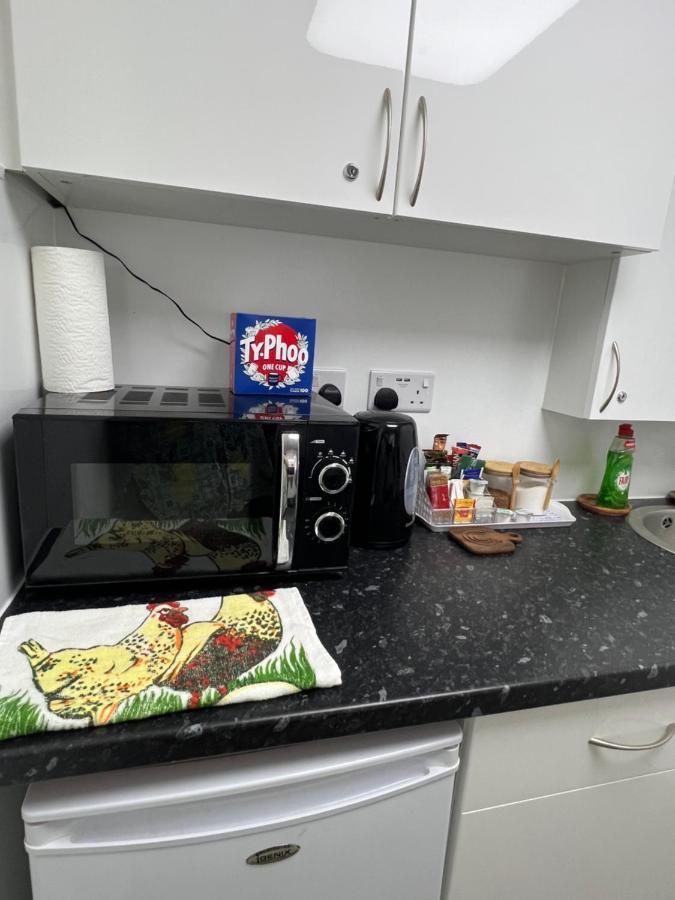 Studio In Private House Near Central Milton Keynesアパートメント エクステリア 写真