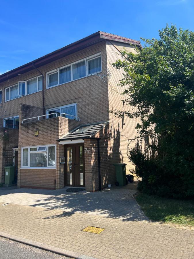 Studio In Private House Near Central Milton Keynesアパートメント エクステリア 写真